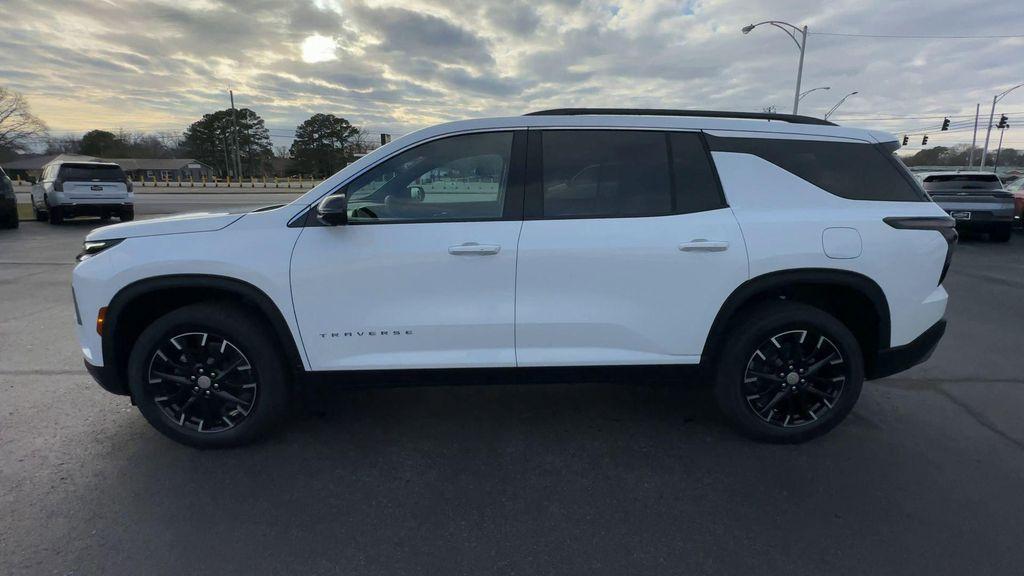 new 2026 Chevrolet Traverse car, priced at $44,196