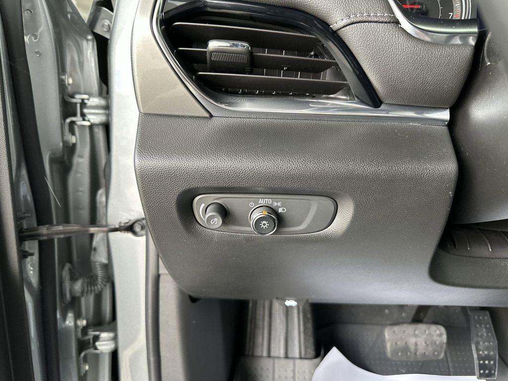 used 2023 Chevrolet Traverse car, priced at $31,570