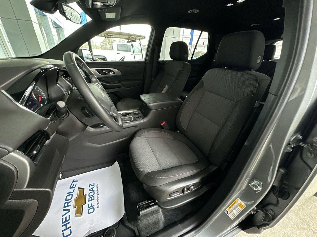 used 2023 Chevrolet Traverse car, priced at $31,570