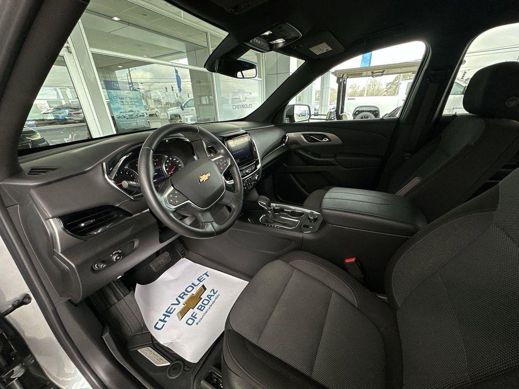 used 2023 Chevrolet Traverse car, priced at $31,570