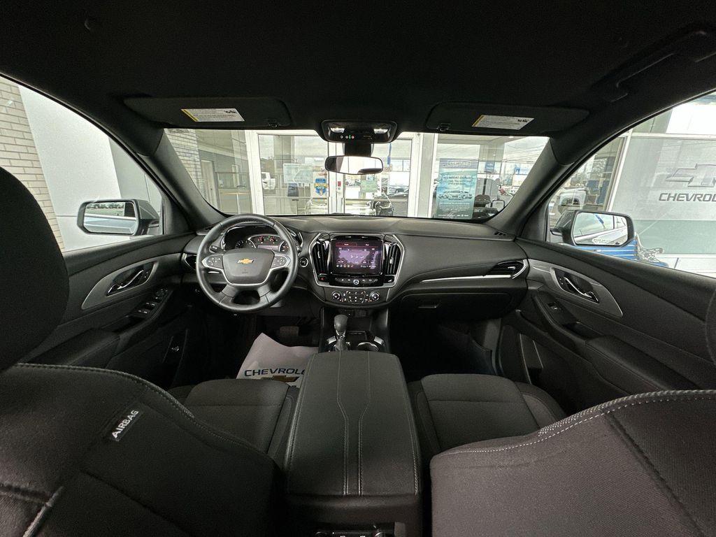 used 2023 Chevrolet Traverse car, priced at $31,570
