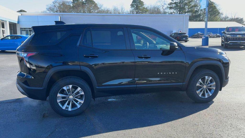 new 2026 Chevrolet Equinox car, priced at $28,672