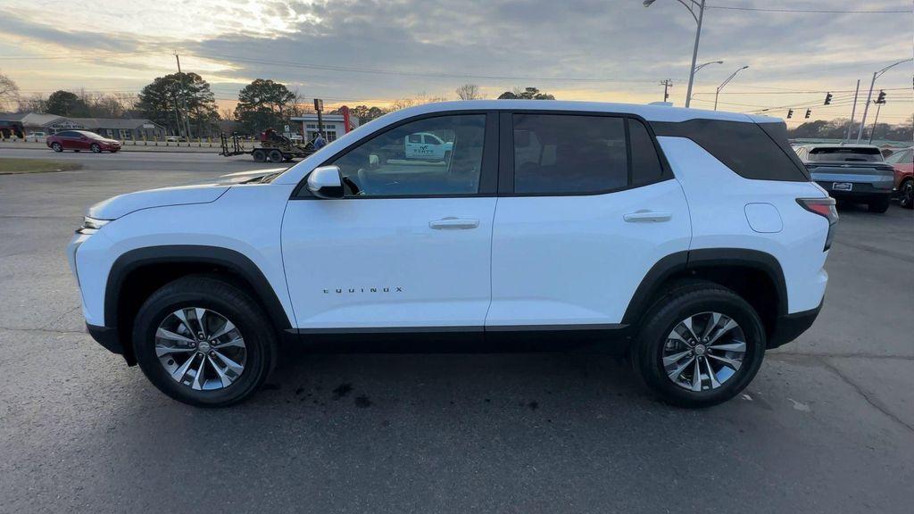 new 2026 Chevrolet Equinox car, priced at $28,672