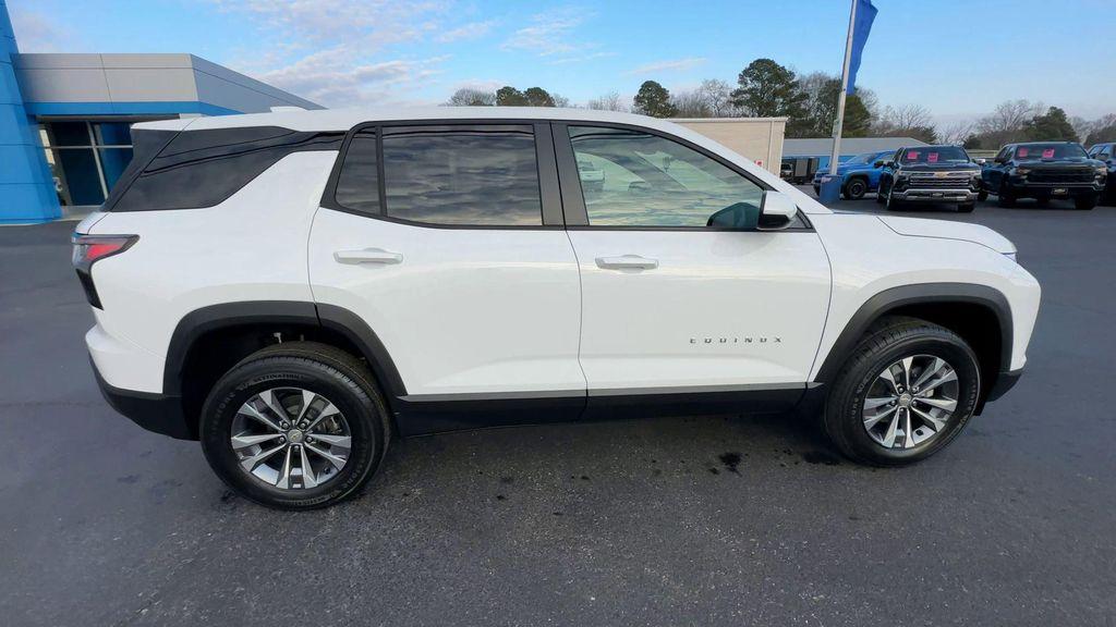 new 2026 Chevrolet Equinox car, priced at $28,672