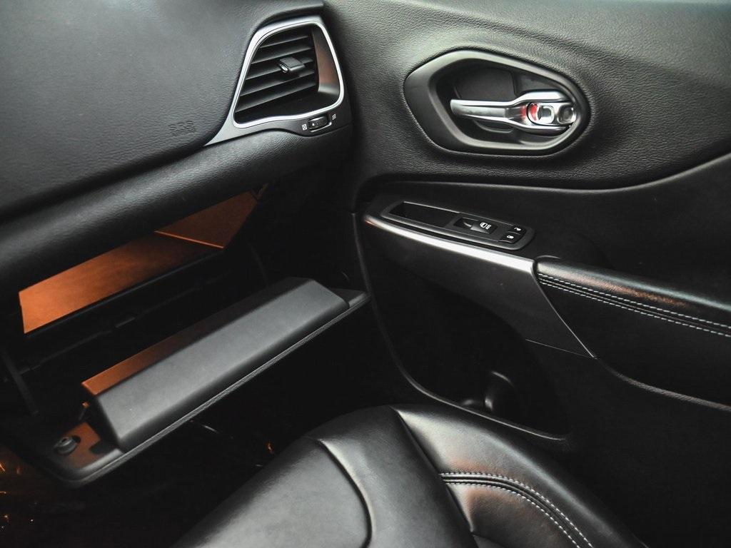 used 2020 Jeep Cherokee car, priced at $15,495