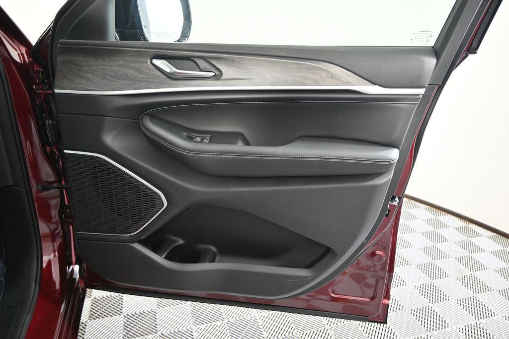 new 2026 Jeep Grand Cherokee L car, priced at $48,799