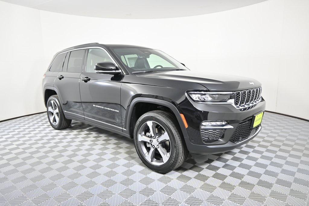 new 2025 Jeep Grand Cherokee car, priced at $48,499