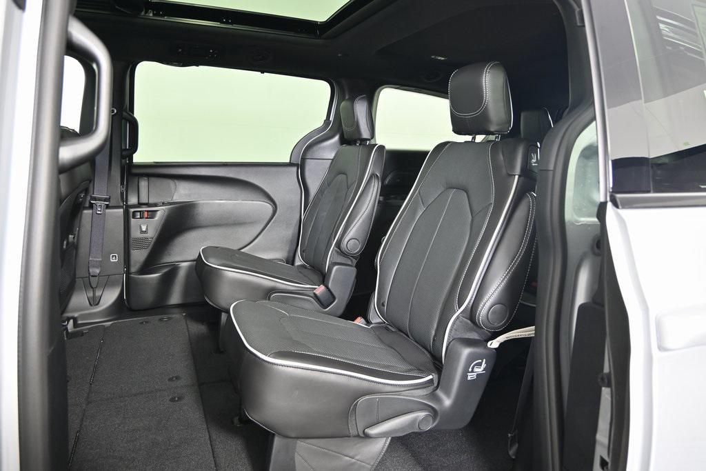 new 2026 Chrysler Pacifica car, priced at $48,699