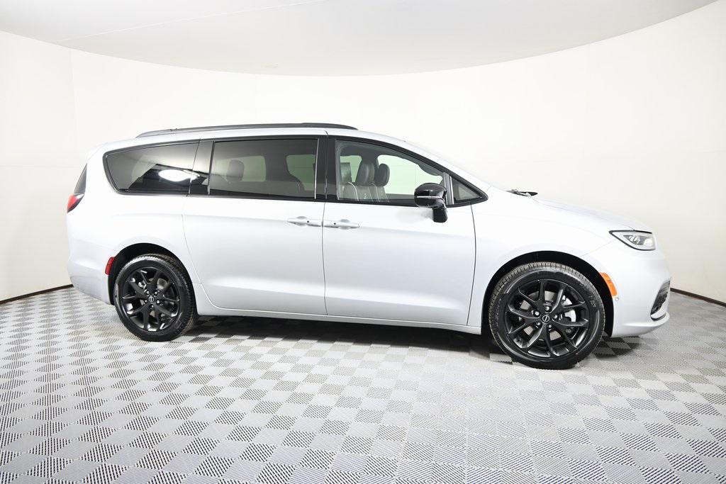 new 2026 Chrysler Pacifica car, priced at $48,699