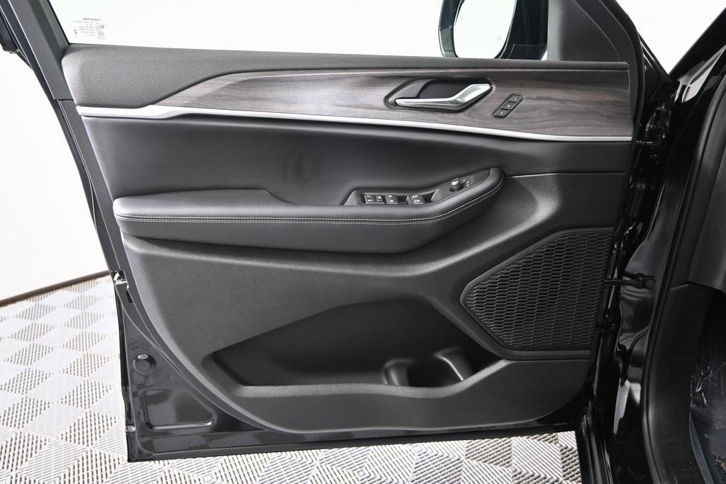 new 2025 Jeep Grand Cherokee L car, priced at $47,899