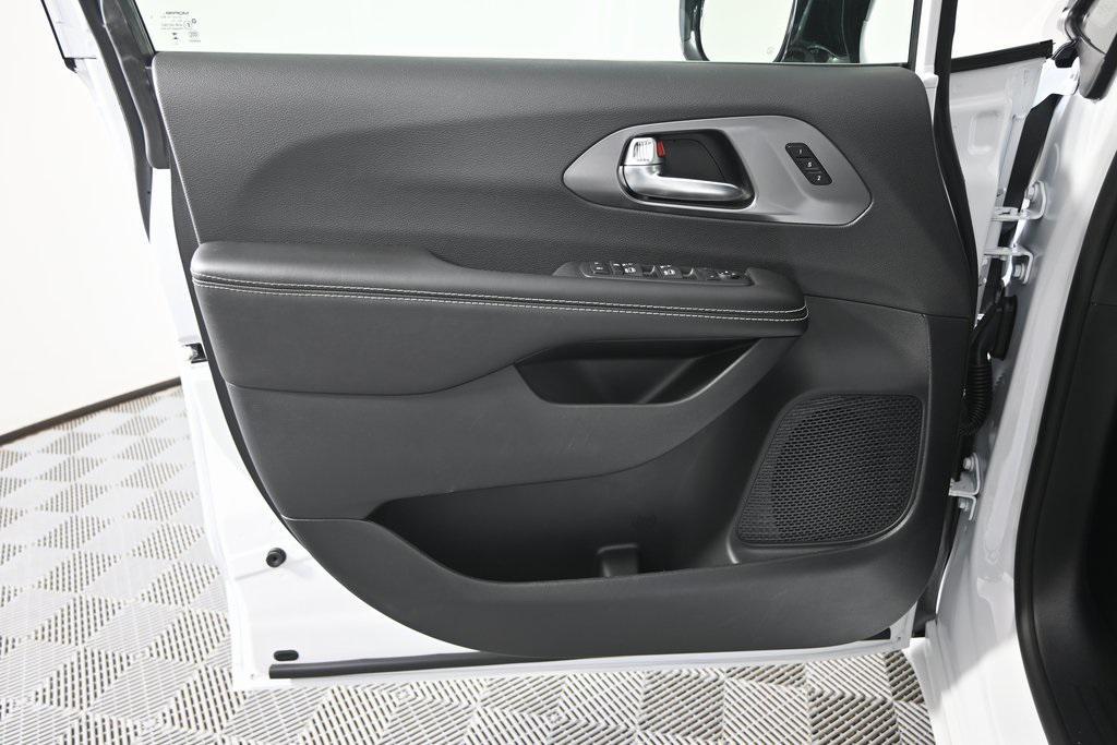 new 2026 Chrysler Pacifica car, priced at $47,435