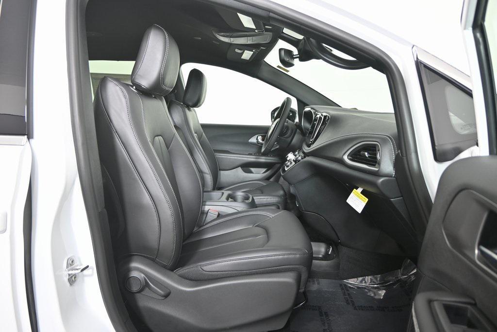 new 2026 Chrysler Pacifica car, priced at $47,435