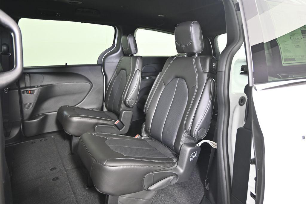new 2026 Chrysler Pacifica car, priced at $39,099