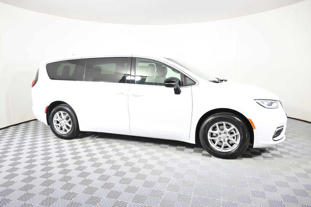new 2026 Chrysler Pacifica car, priced at $39,099