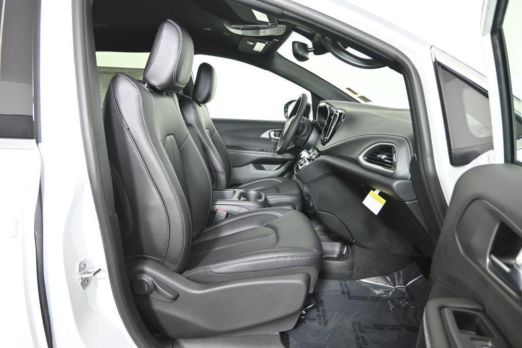 new 2026 Chrysler Pacifica car, priced at $39,099