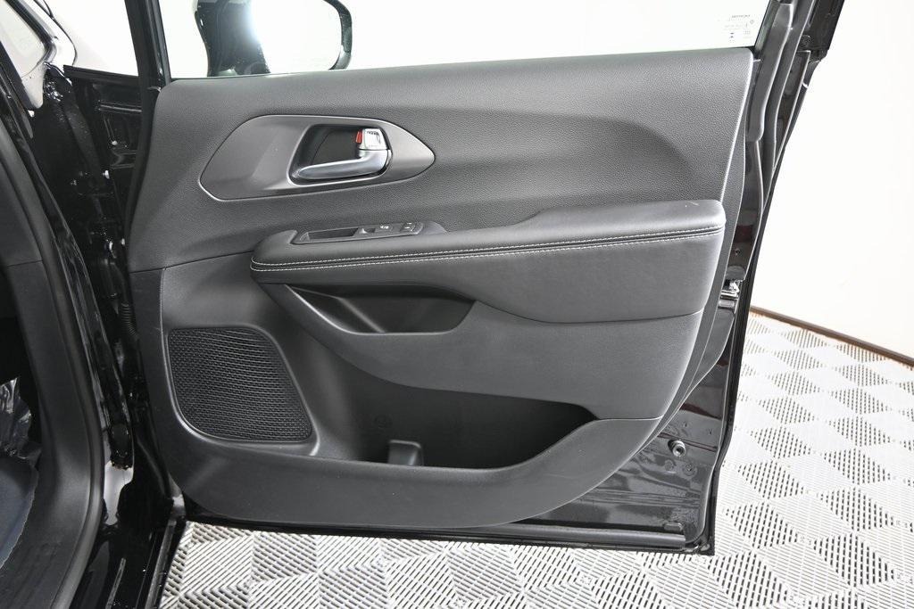 new 2026 Chrysler Pacifica car, priced at $38,999