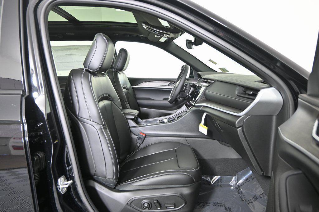 new 2026 Jeep Grand Cherokee car, priced at $43,599