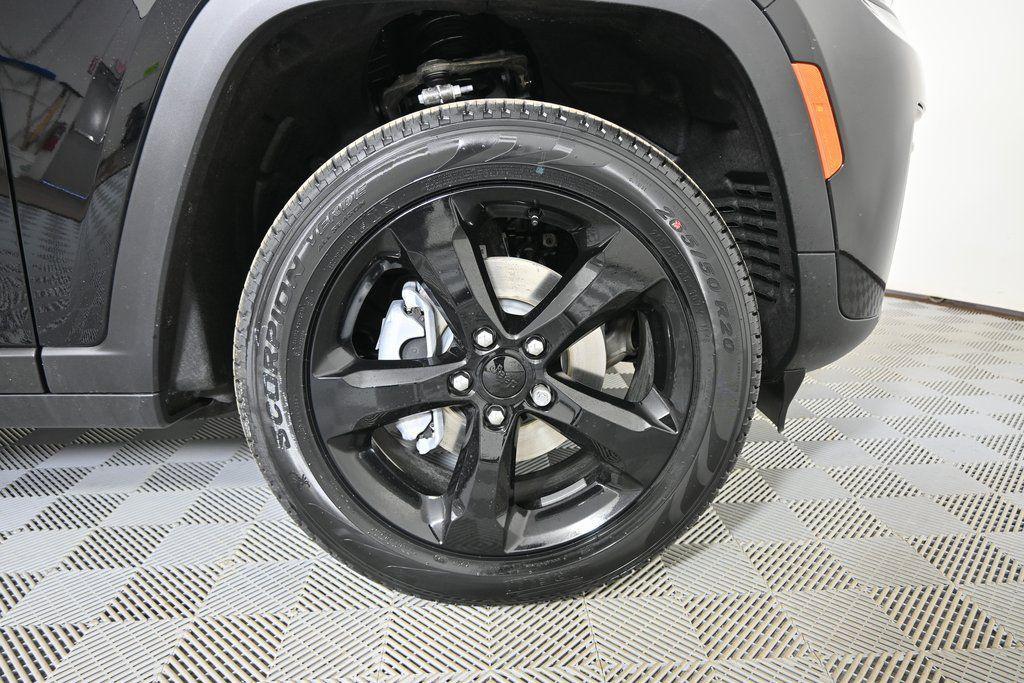 new 2026 Jeep Grand Cherokee car, priced at $43,599