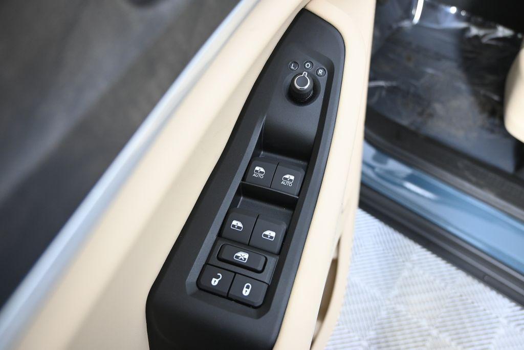new 2026 Jeep Grand Cherokee car, priced at $39,099