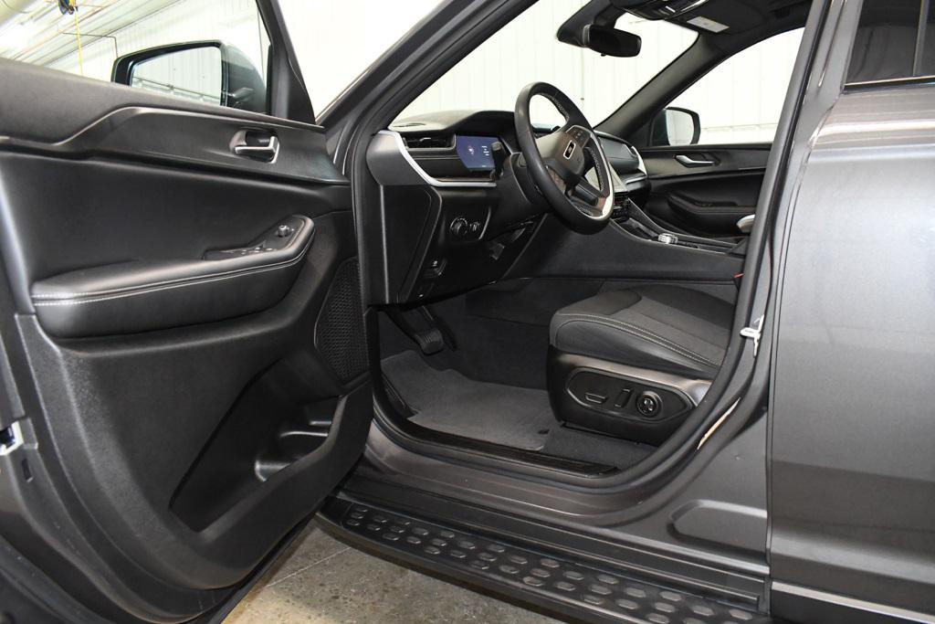 used 2024 Jeep Grand Cherokee car, priced at $29,799