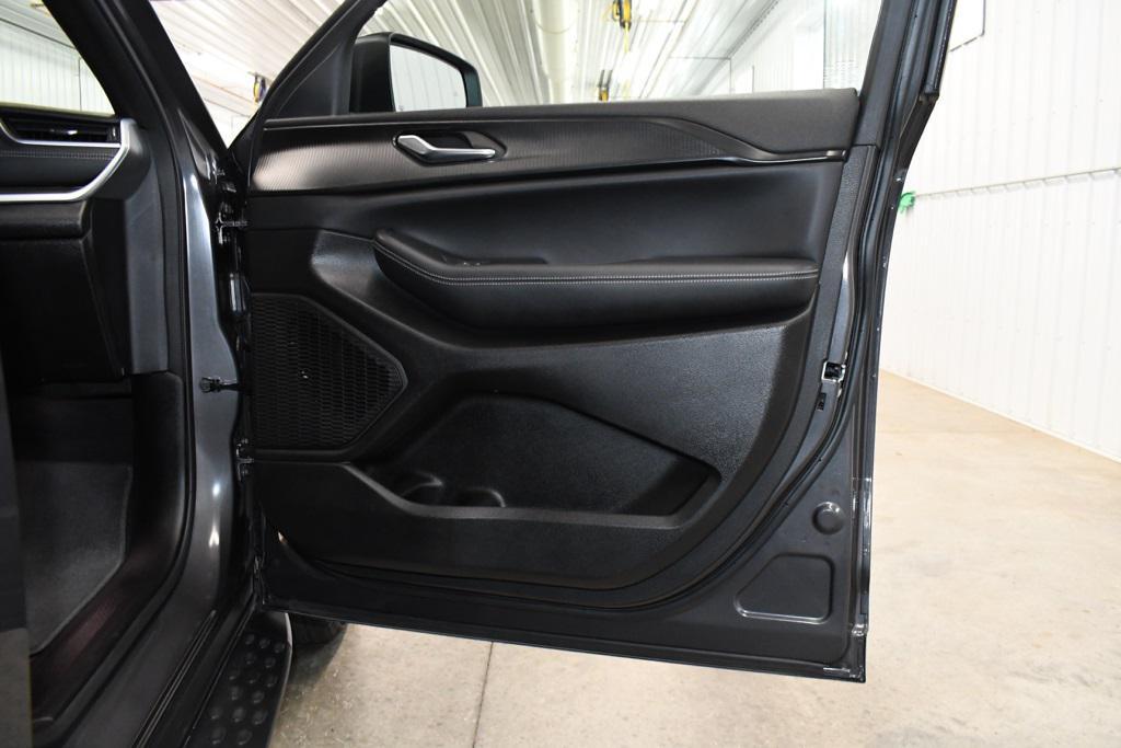 used 2024 Jeep Grand Cherokee car, priced at $29,799