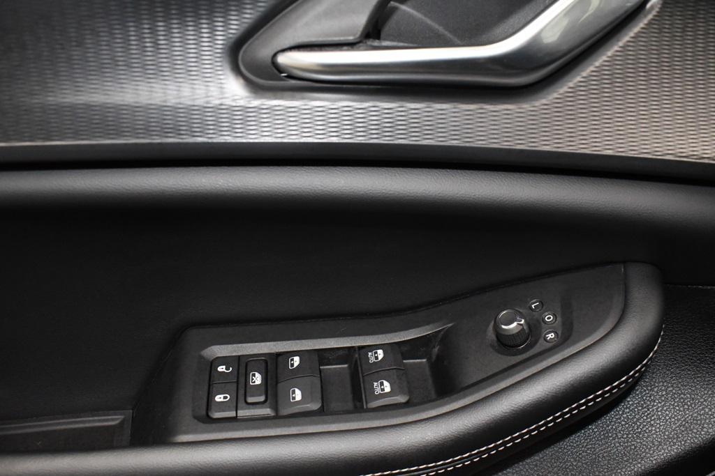 used 2024 Jeep Grand Cherokee car, priced at $29,799