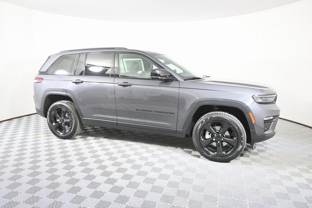 new 2025 Jeep Grand Cherokee car, priced at $49,499