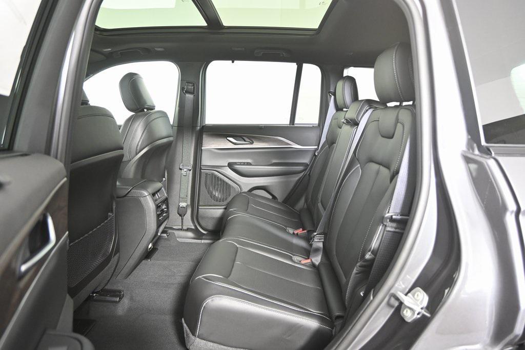 new 2025 Jeep Grand Cherokee car, priced at $49,499