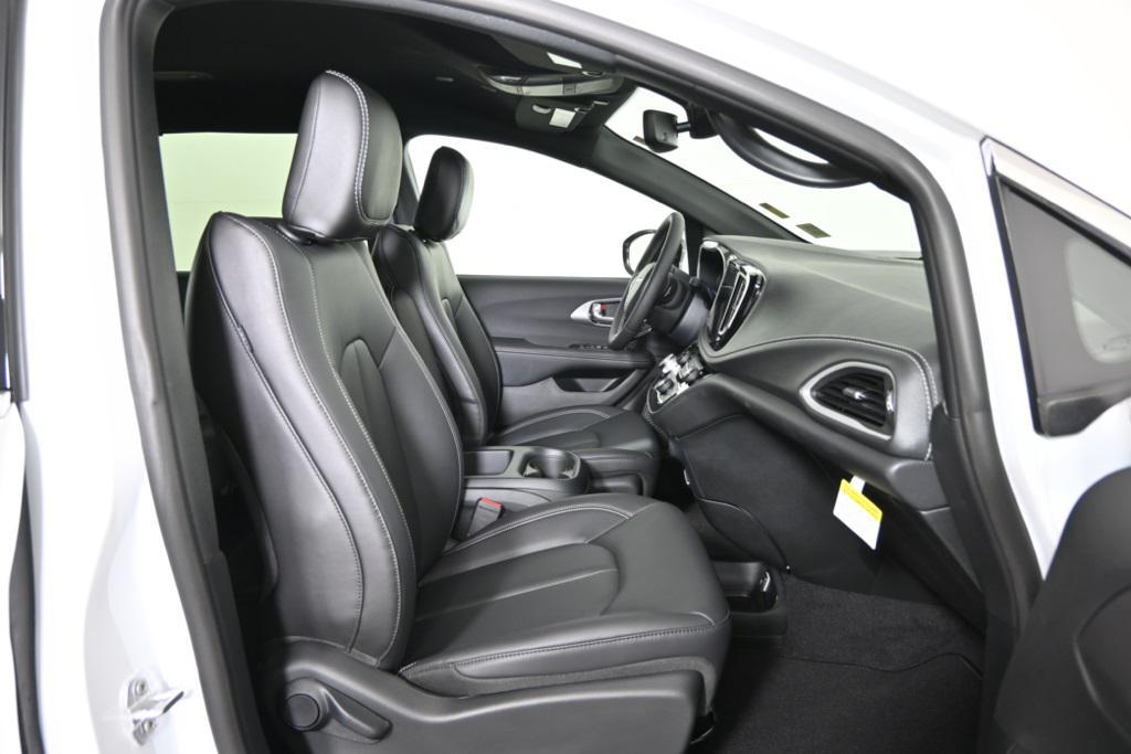 used 2025 Chrysler Pacifica car, priced at $37,999