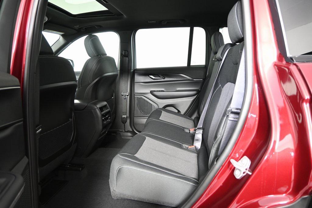 new 2025 Jeep Grand Cherokee car, priced at $38,199