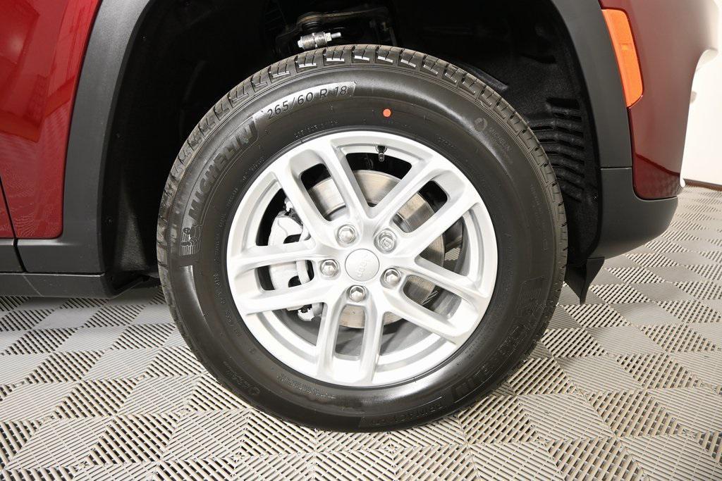 new 2025 Jeep Grand Cherokee car, priced at $38,199