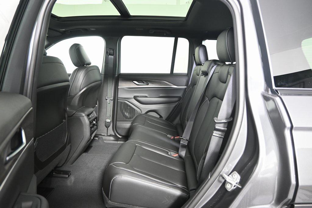 new 2025 Jeep Grand Cherokee car, priced at $45,999