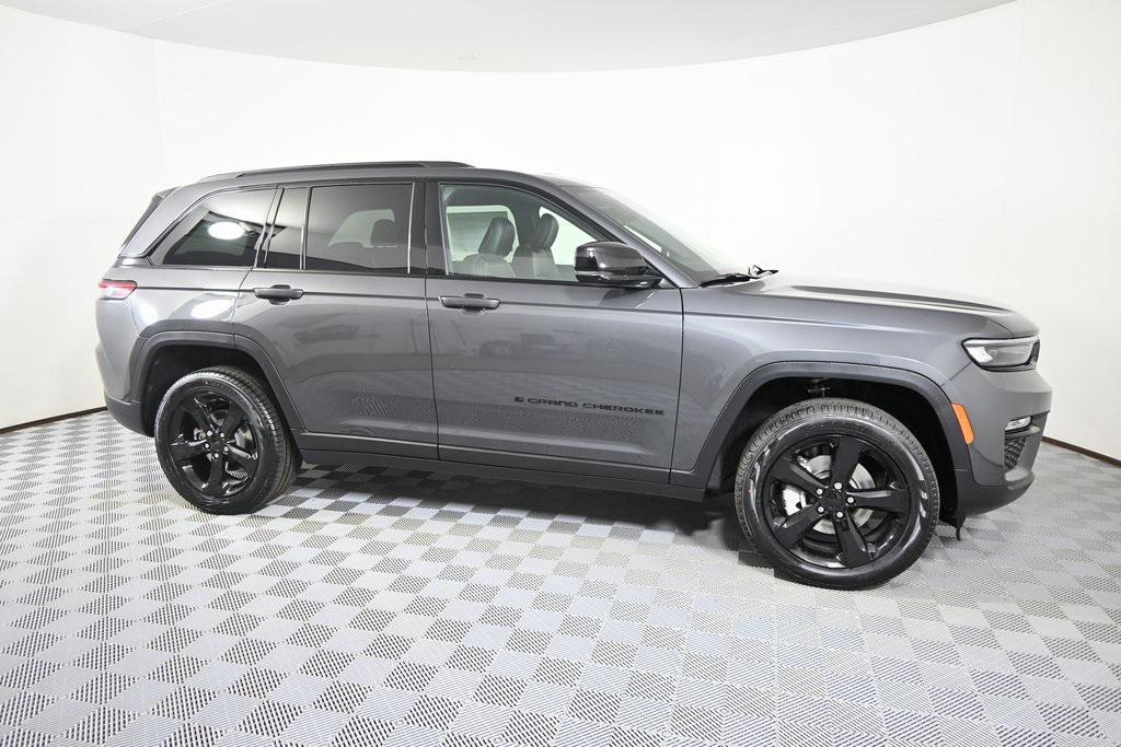 new 2025 Jeep Grand Cherokee car, priced at $45,999