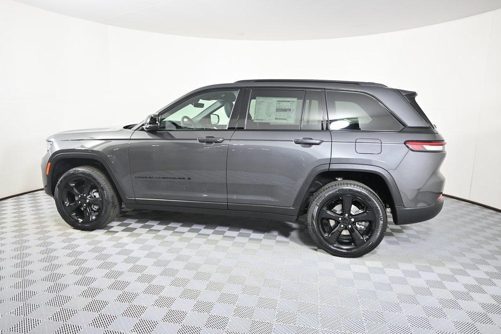 new 2025 Jeep Grand Cherokee car, priced at $45,999