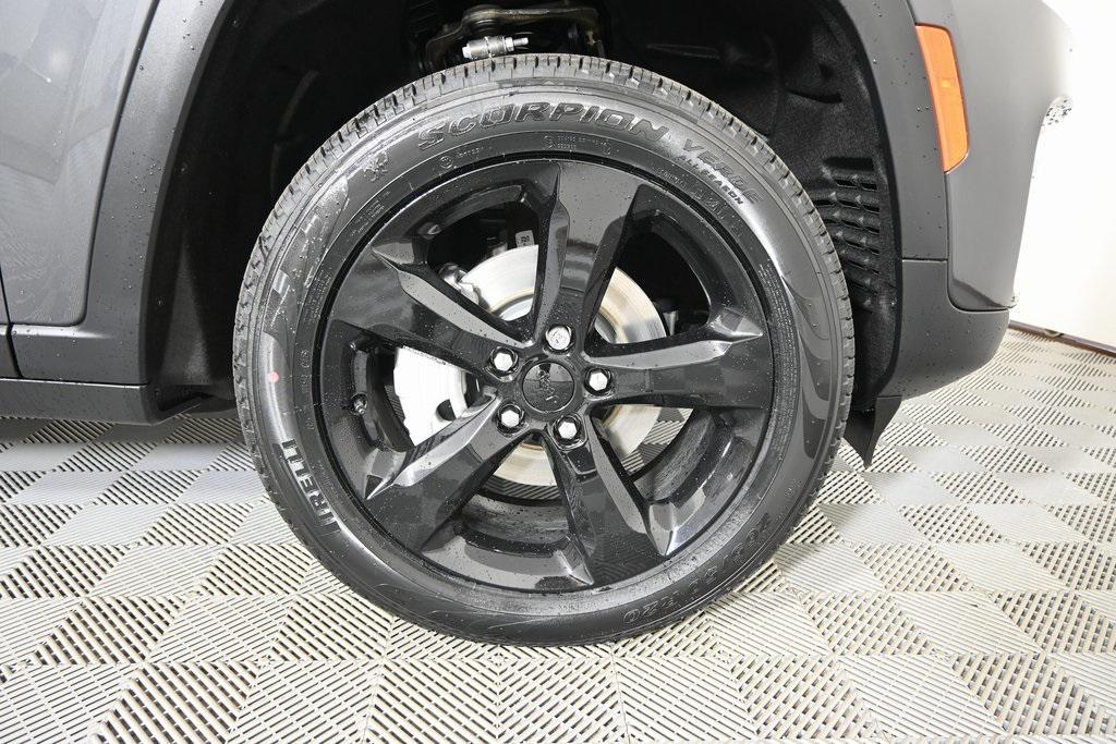 new 2025 Jeep Grand Cherokee car, priced at $45,999