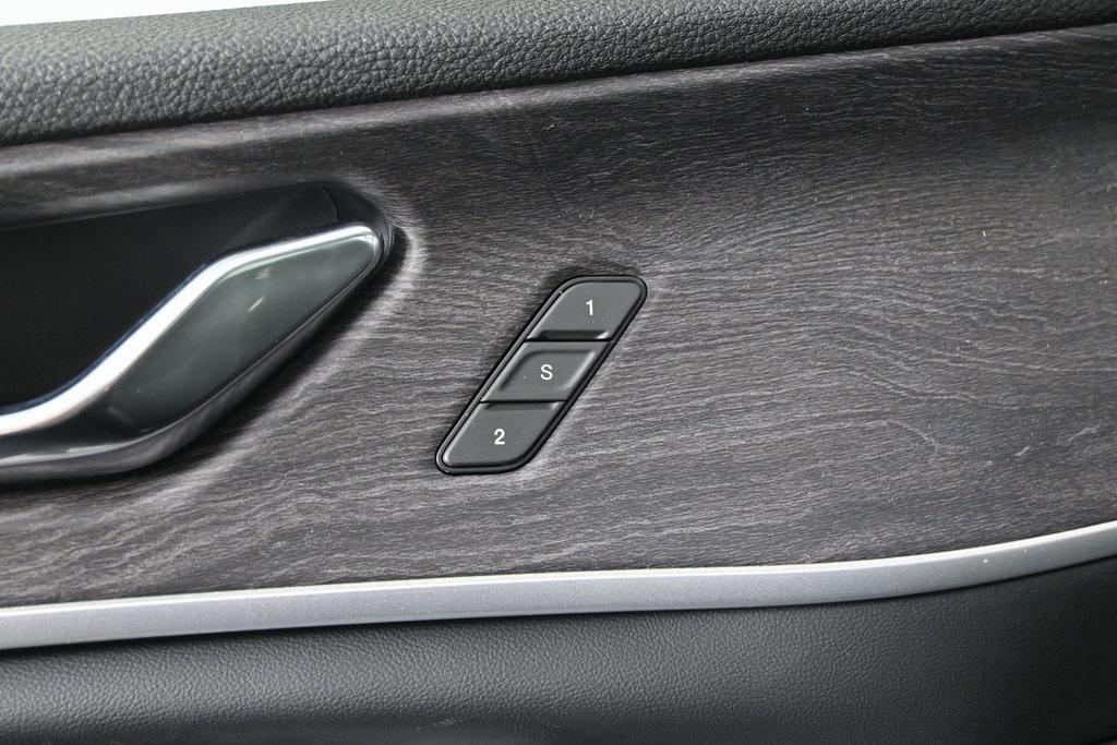 new 2025 Jeep Grand Cherokee car, priced at $45,999