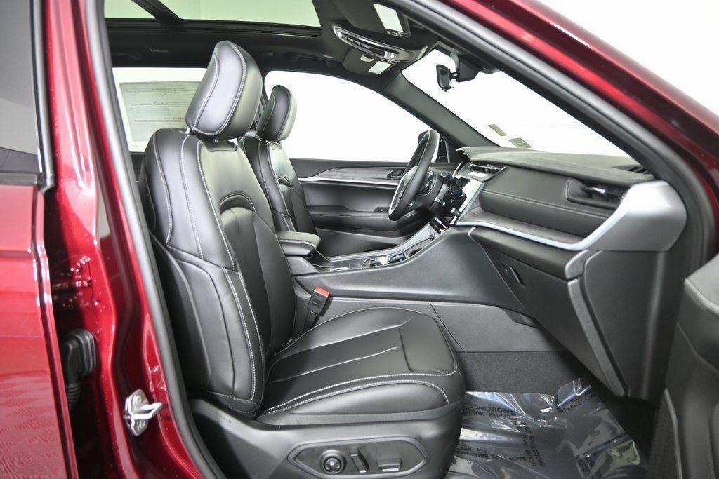 new 2026 Jeep Grand Cherokee car, priced at $43,399