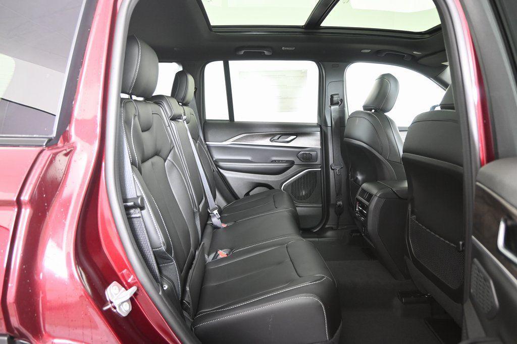 new 2026 Jeep Grand Cherokee car, priced at $43,399