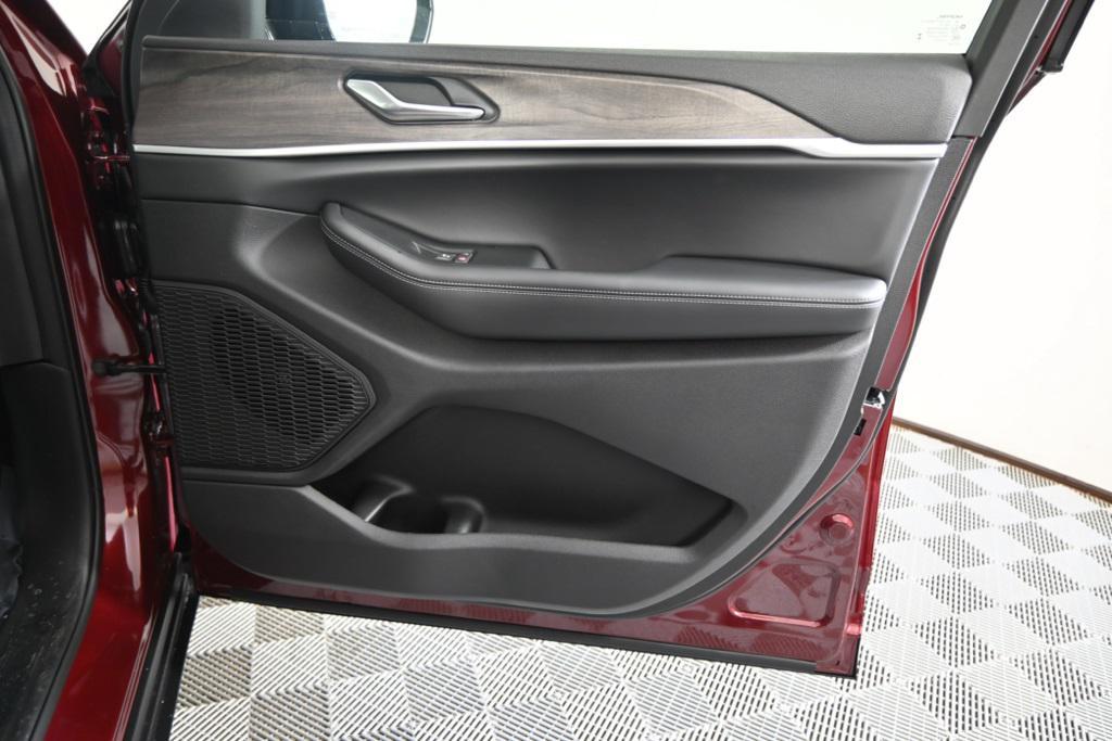 new 2025 Jeep Grand Cherokee L car, priced at $47,899