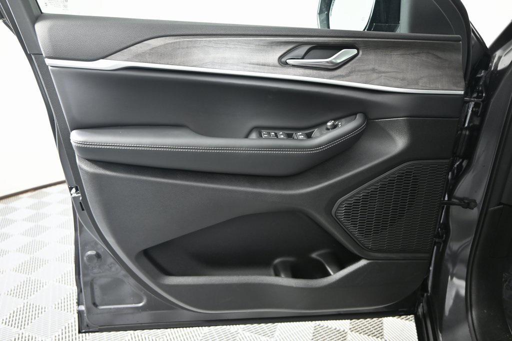 new 2026 Jeep Grand Cherokee car, priced at $45,799