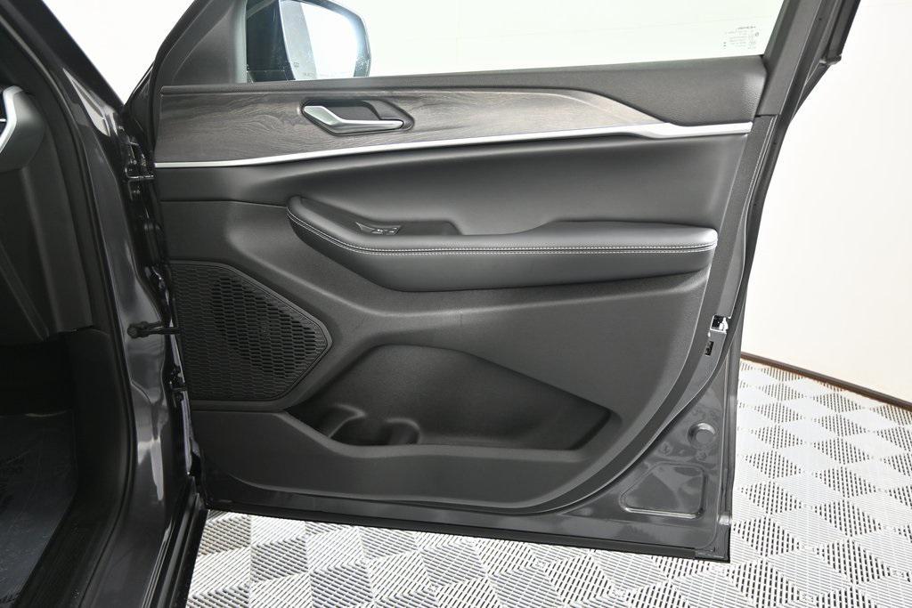 new 2025 Jeep Grand Cherokee L car, priced at $47,899