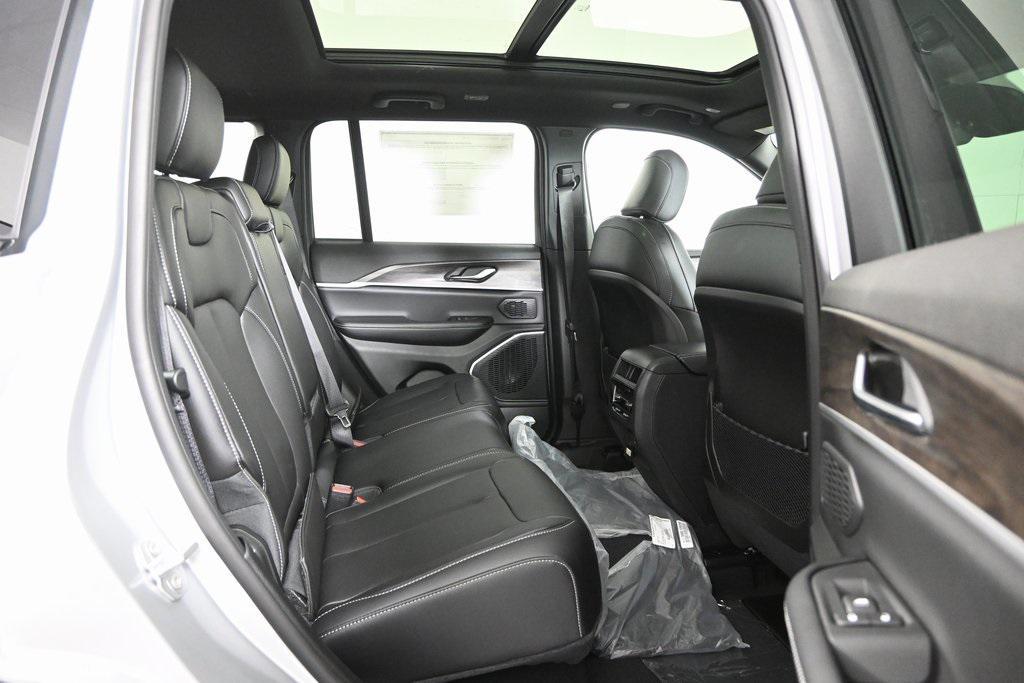 new 2026 Jeep Grand Cherokee car, priced at $47,399