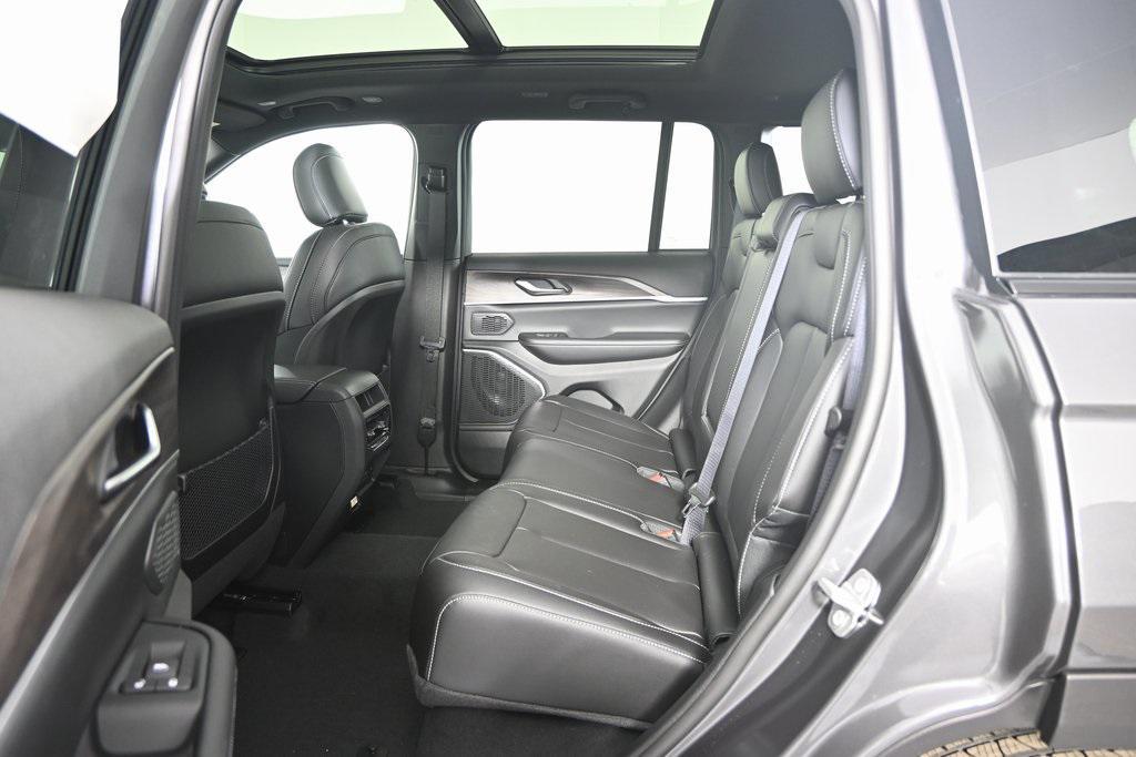 new 2026 Jeep Grand Cherokee car, priced at $47,599
