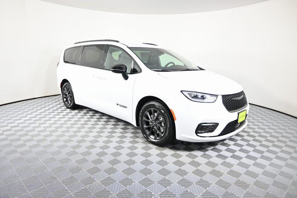 used 2025 Chrysler Pacifica car, priced at $36,699