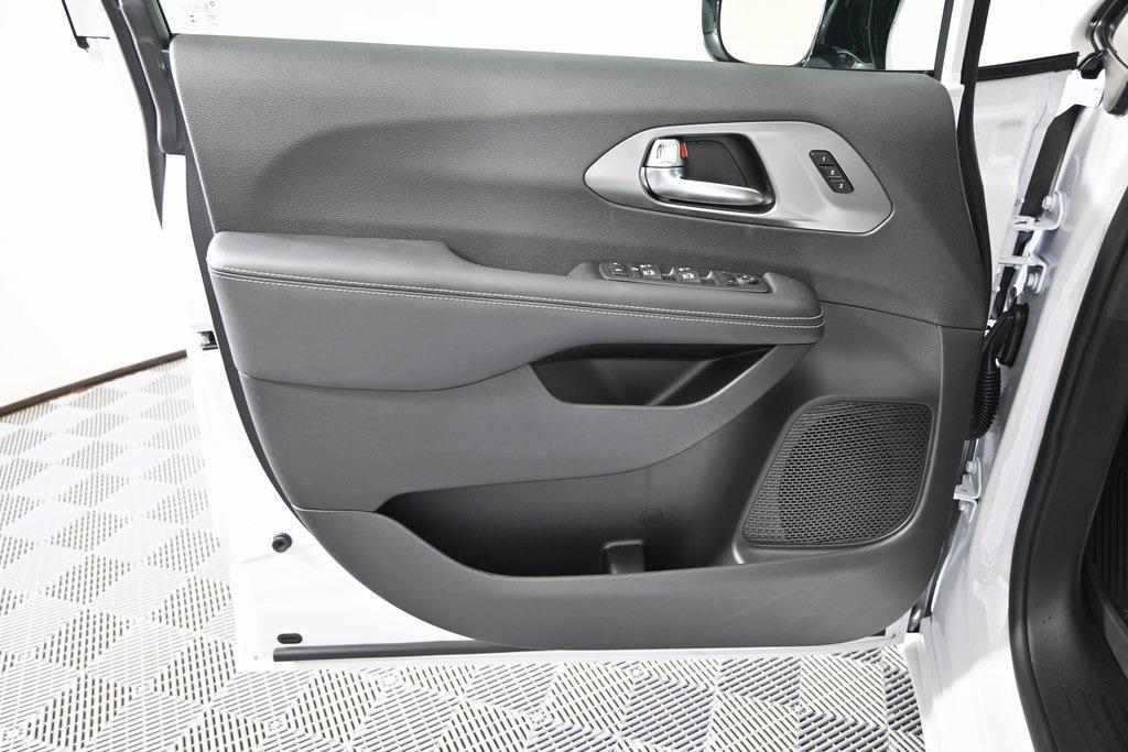 used 2025 Chrysler Pacifica car, priced at $36,699