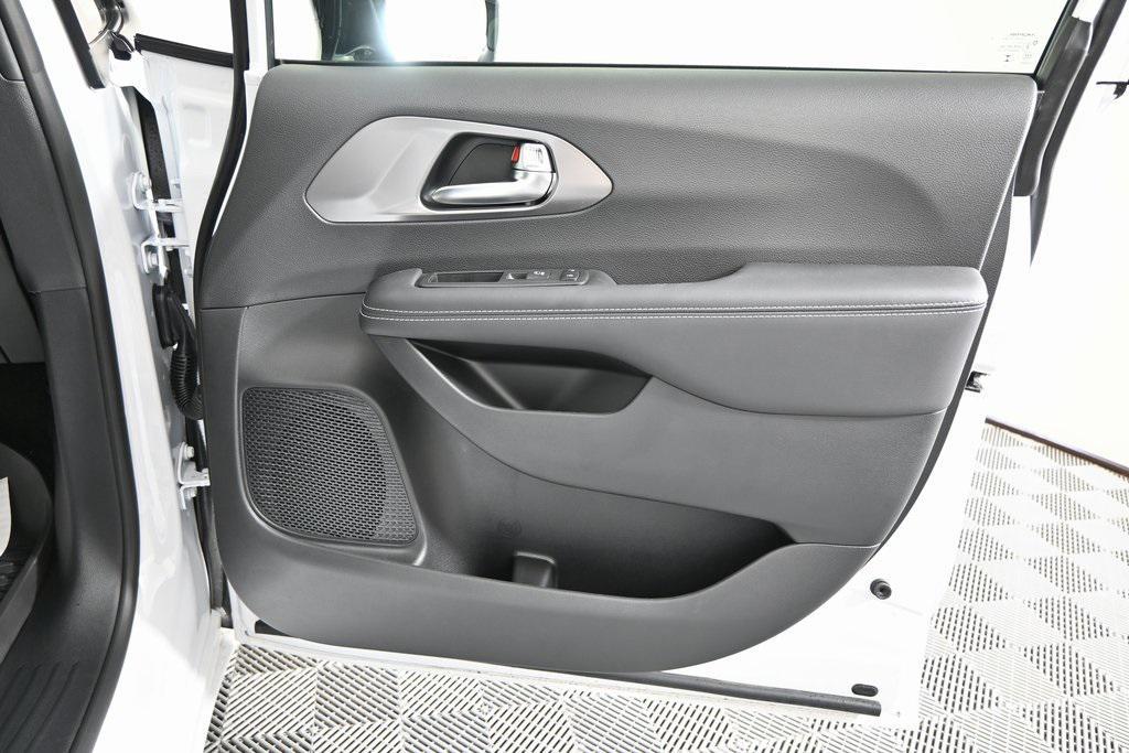 used 2025 Chrysler Pacifica car, priced at $36,699