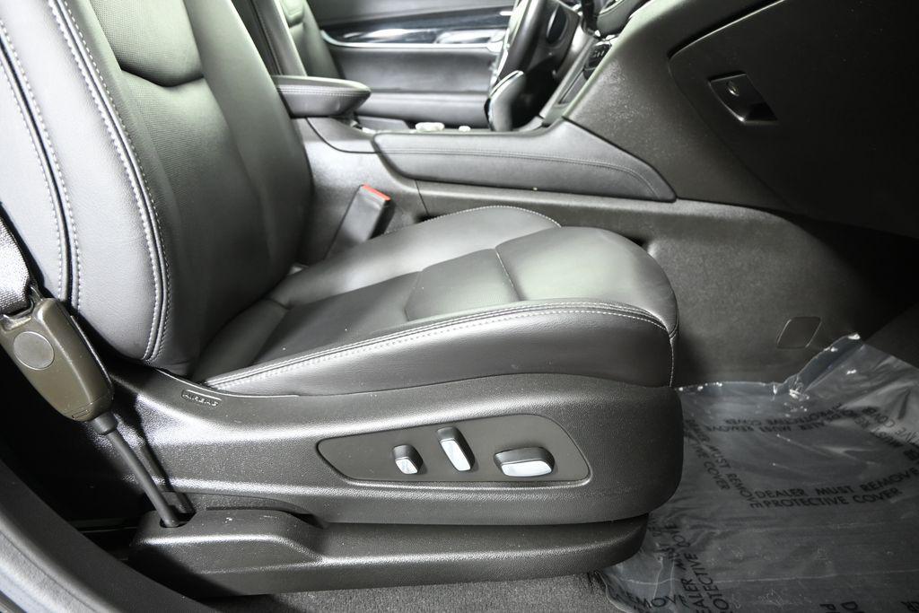 used 2024 Cadillac XT5 car, priced at $34,549