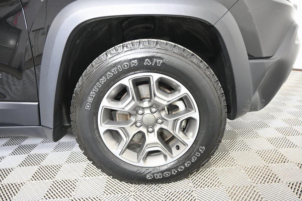 used 2022 Jeep Cherokee car, priced at $25,099