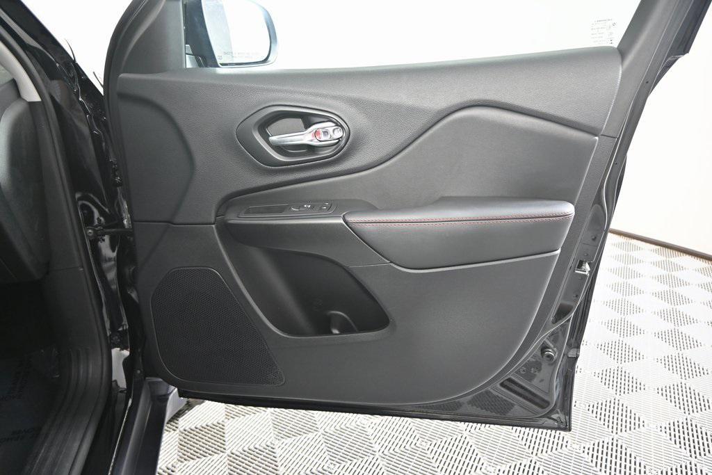 used 2022 Jeep Cherokee car, priced at $25,099