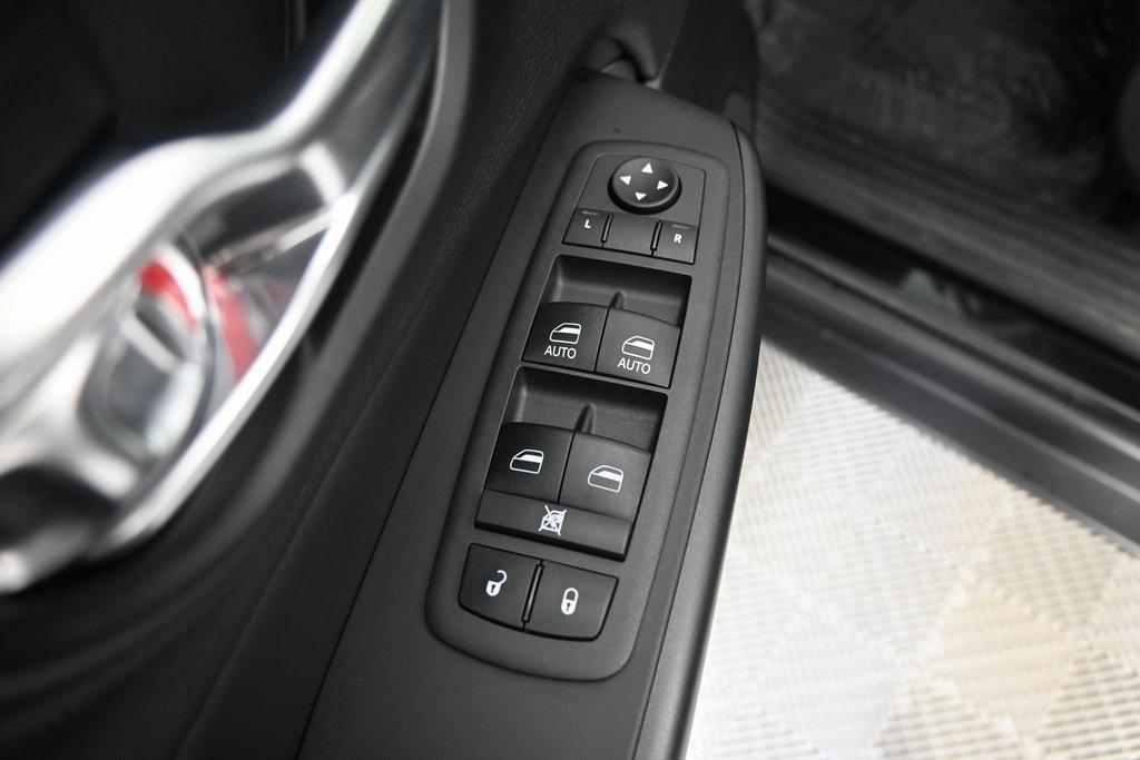 used 2022 Jeep Cherokee car, priced at $25,099